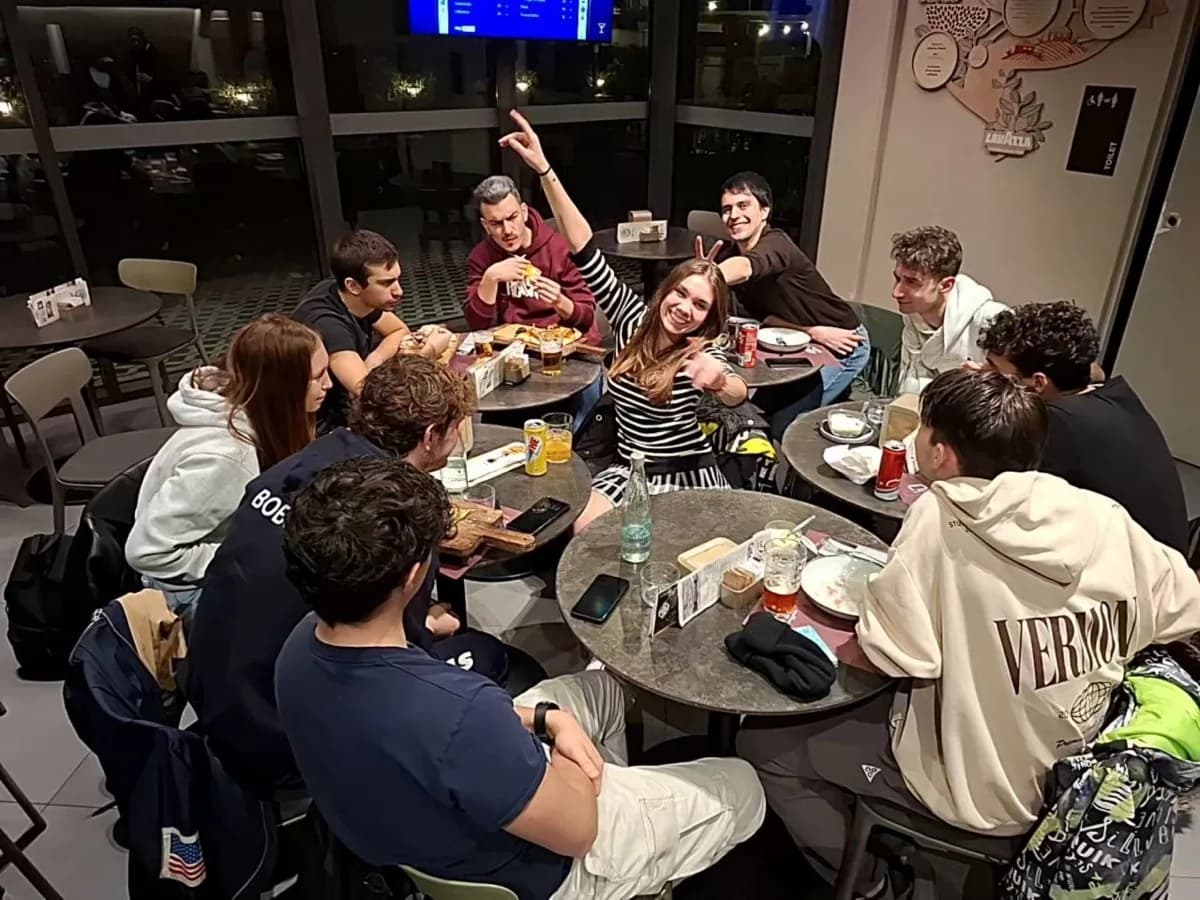 Il tavolo del post-partita di una serata play2match